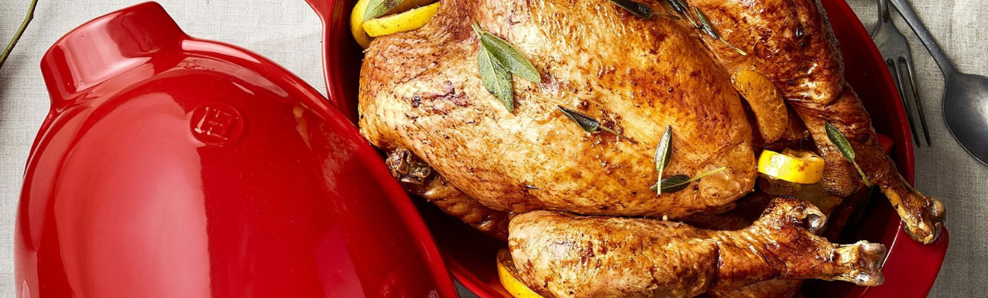 Курка в духовці: простий рецепт у керамічній формі