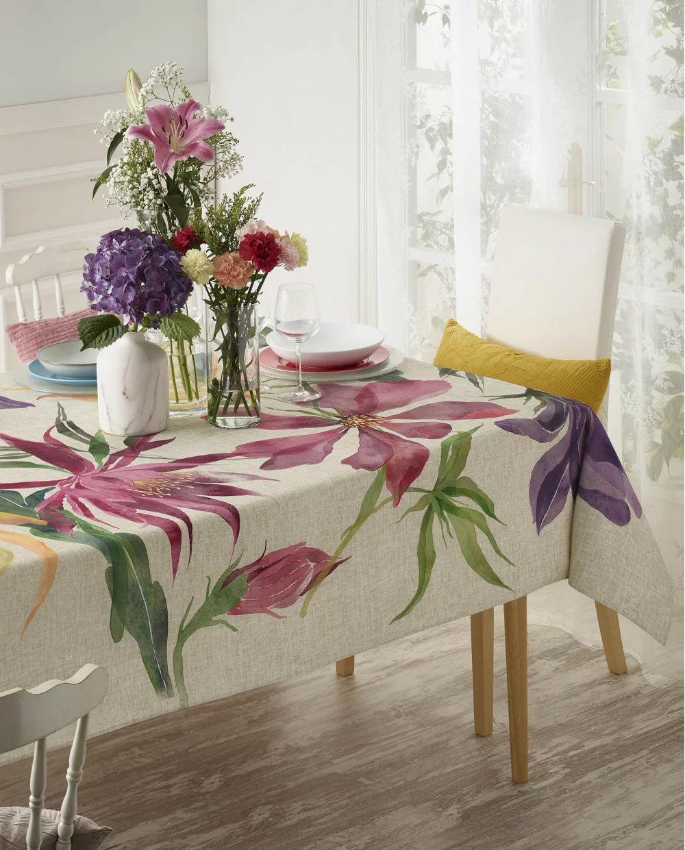 product image - Скатертина прямокутна Atenas Fiori White/Colorful, розмір 150х250 см